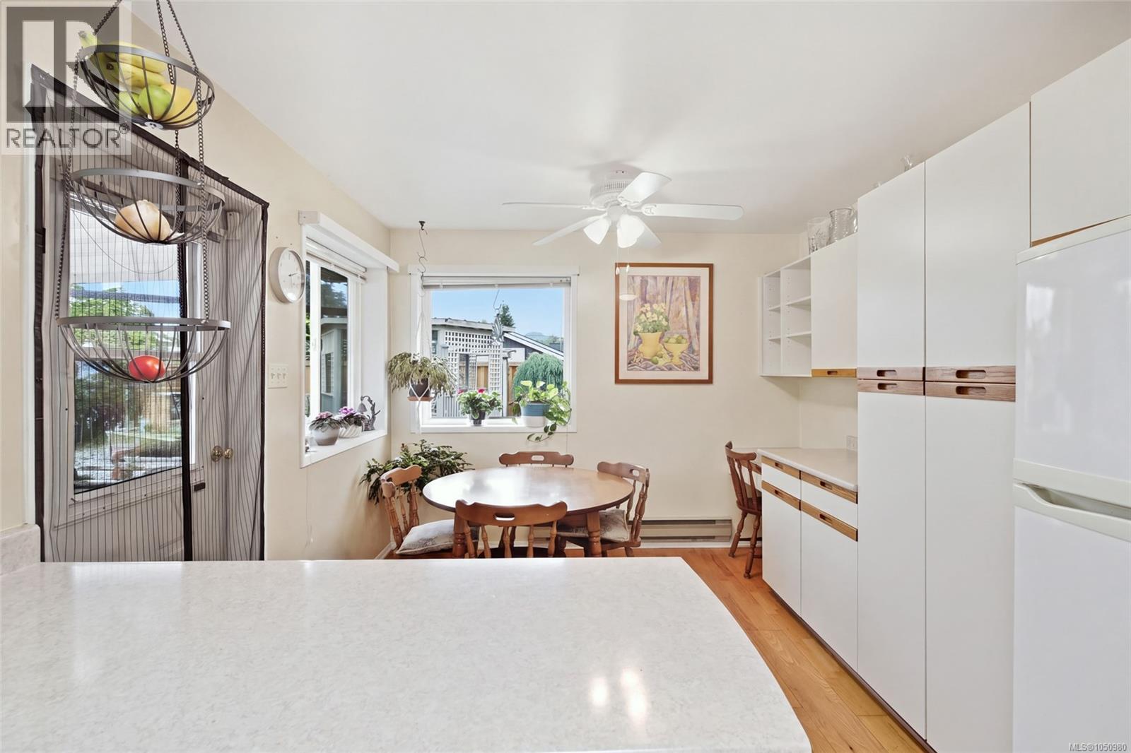 5449 Falls St - Image 9