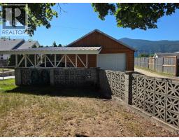 Full bathroom - 7277 8th Street, Grand Forks, BC V0H1H0 Photo 9