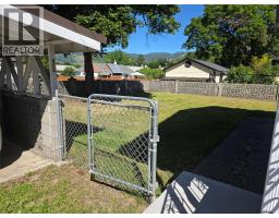 Games room - 7277 8th Street, Grand Forks, BC V0H1H0 Photo 8