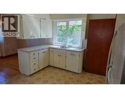 4pc Bathroom - 4907 10 Avenue Sw, Calgary, AB T3C0M3 Photo 8