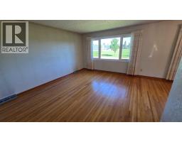 Bedroom - 4907 10 Avenue Sw, Calgary, AB T3C0M3 Photo 6