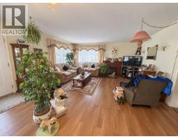 Living room - 396 Robin Drive, Barriere, BC V0E1E0 Photo 9