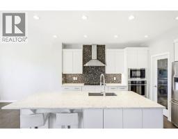 4pc Bathroom - 290 Masters Avenue Se, Calgary, AB T3M2C1 Photo 14