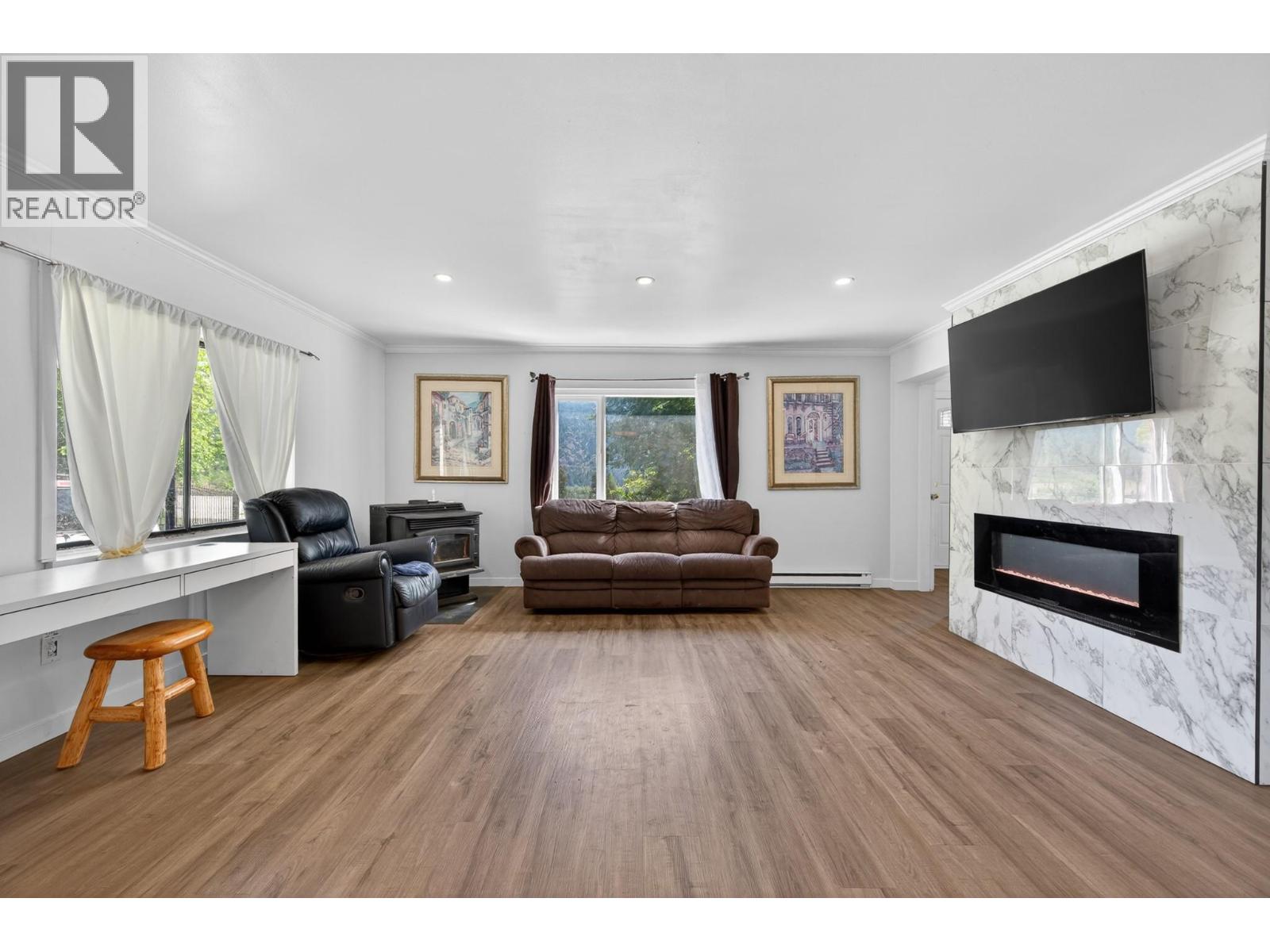6721 Yellowhead Highway S - 7