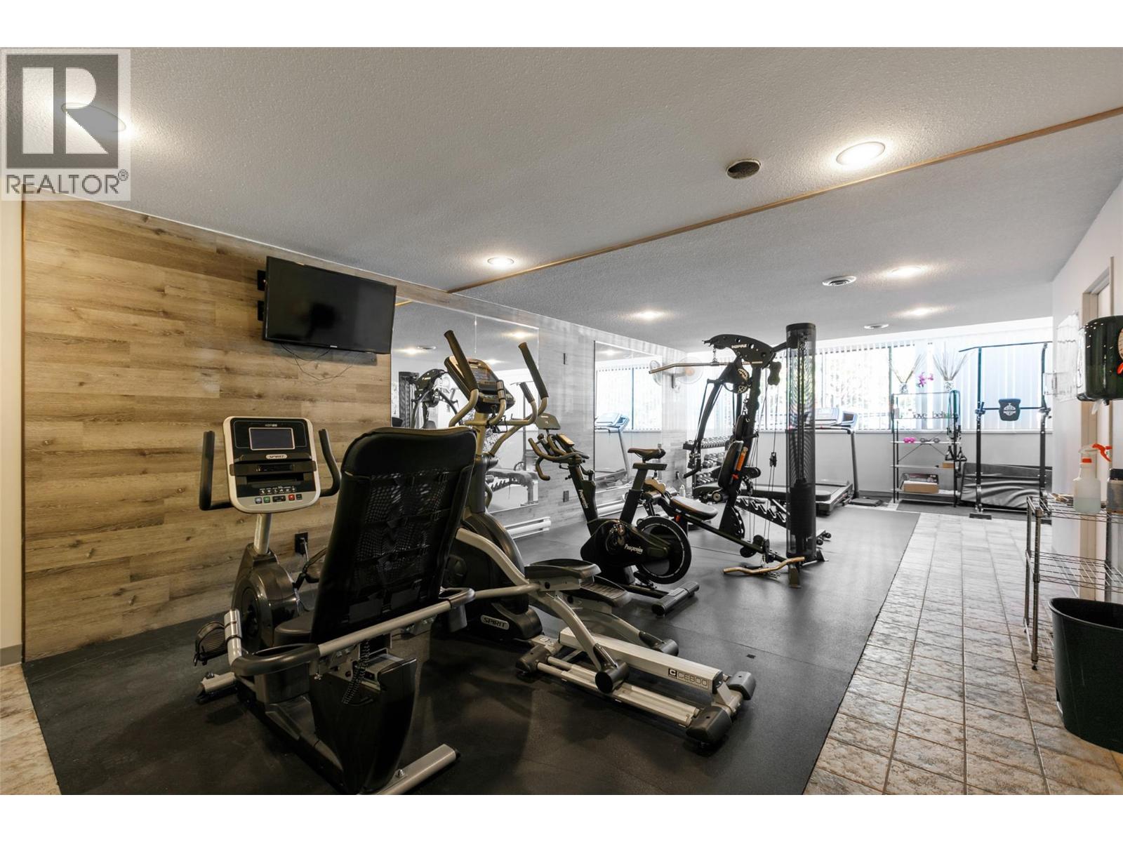 #807 737 Leon Avenue - Image 20