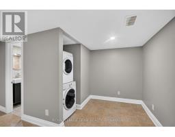 Bathroom - 97 Doane Street, Ottawa, ON K2B6G7 Photo 9