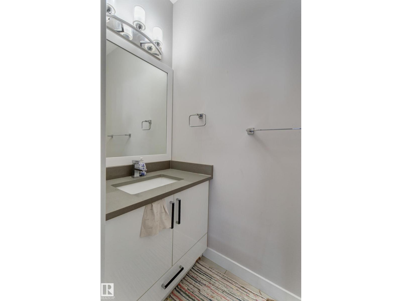 #32 1703 16 AV NW - 10