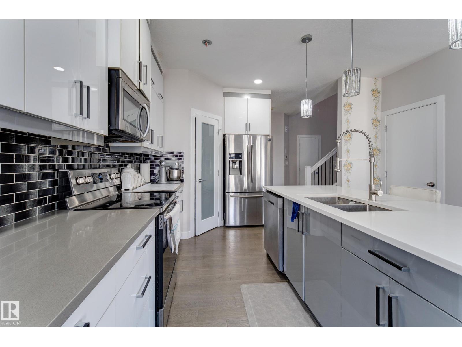 #32 1703 16 AV NW - Image 15