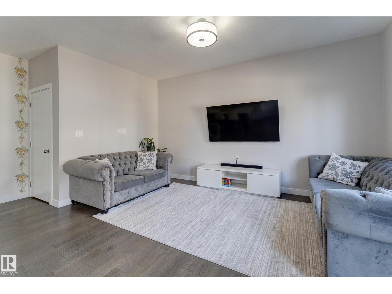 #32 1703 16 AV NW - 18