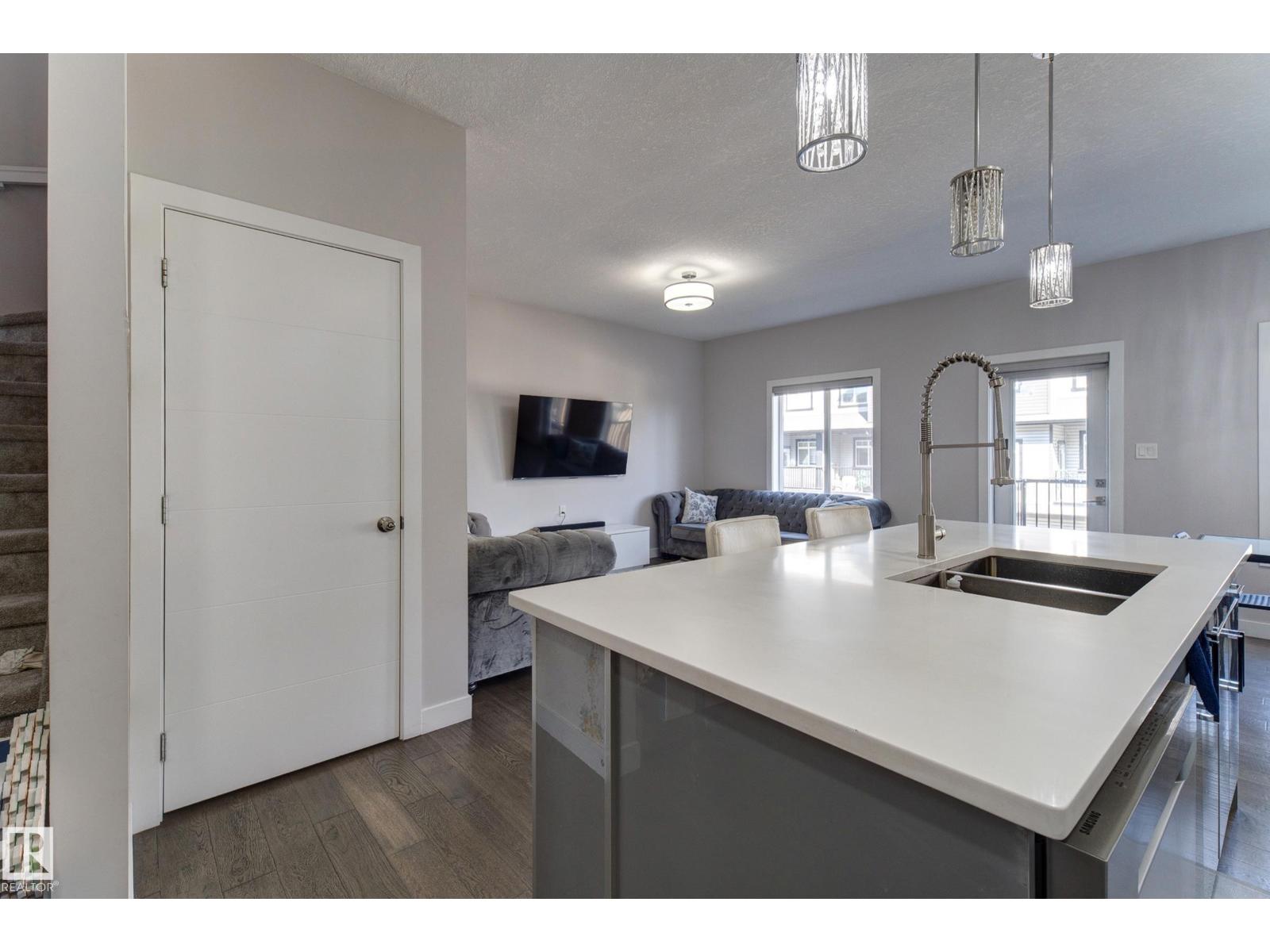 #32 1703 16 AV NW - Image 22