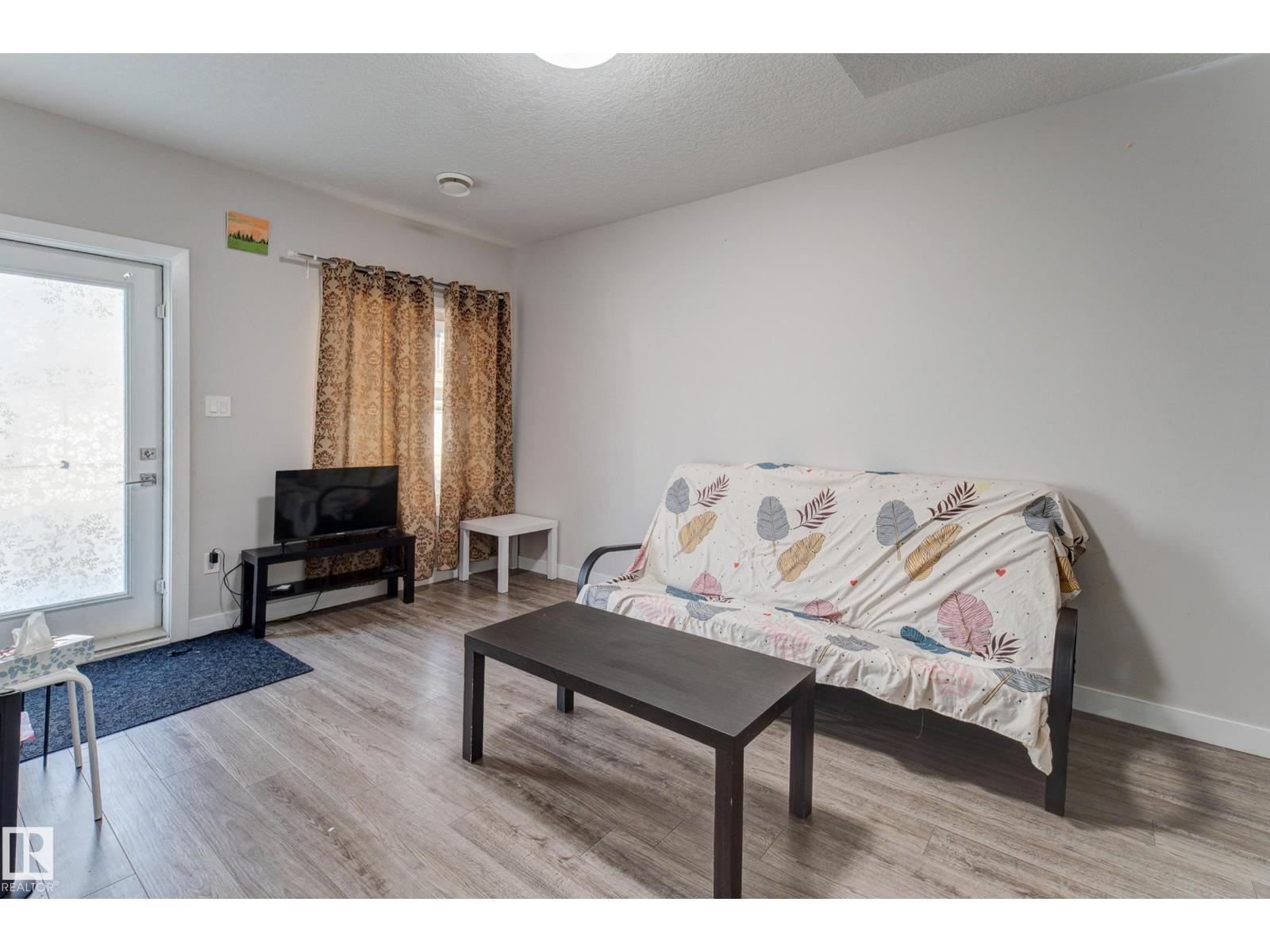 #32 1703 16 AV NW - 38