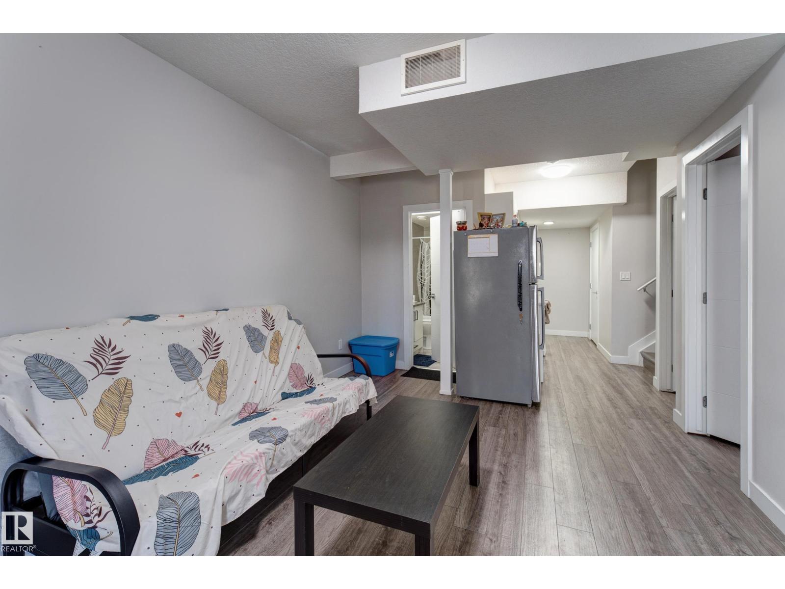 #32 1703 16 AV NW - 39