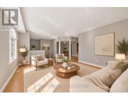 Great room - 209 Woodspring Avenue, Newmarket, ON L3X3J4 Photo 7