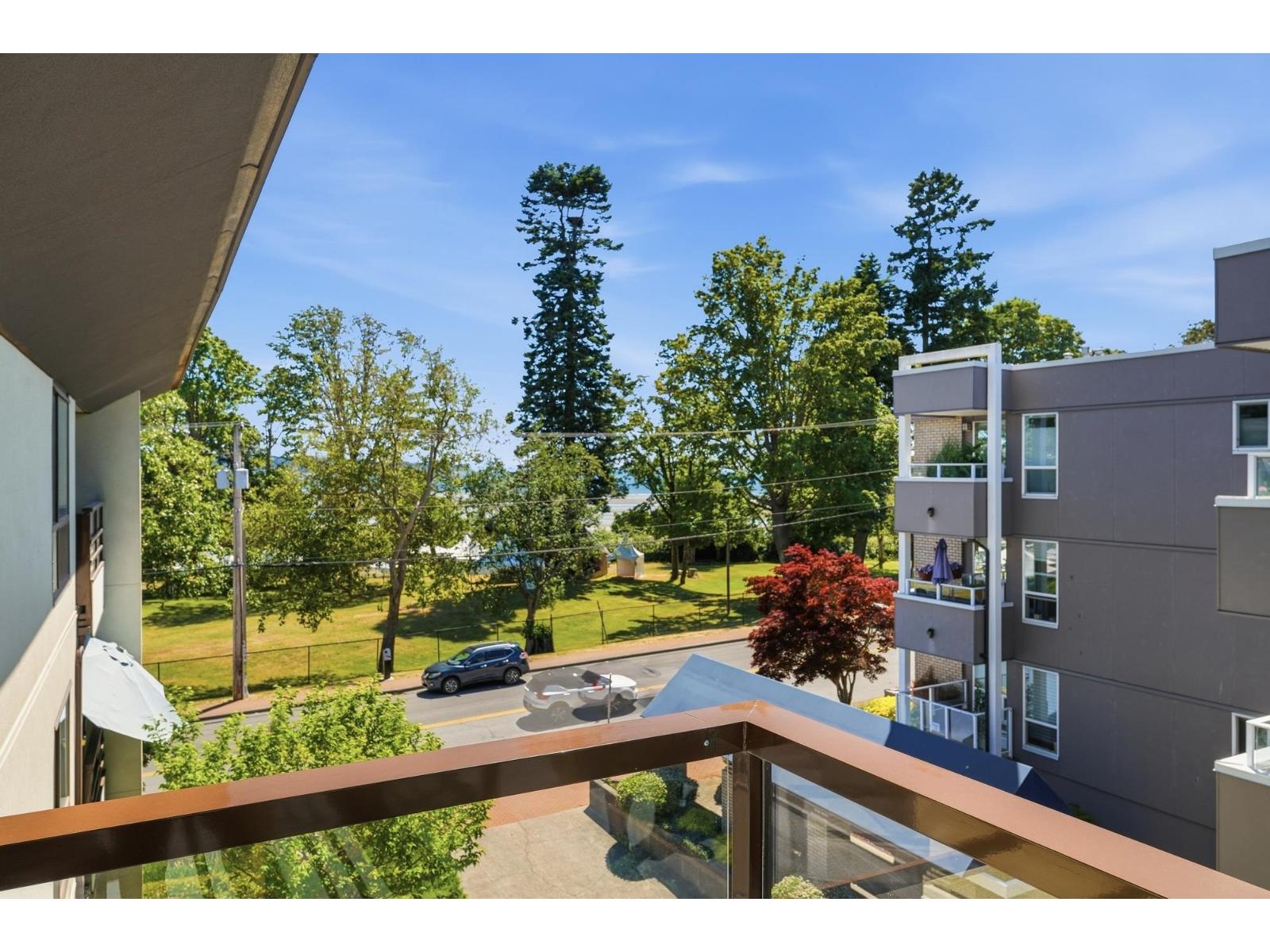 Property for sale at 303 15747 MARINE DRIVE