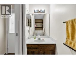 Laundry room - 151 Midbend Place Se, Calgary, AB T2X2J8 Photo 11