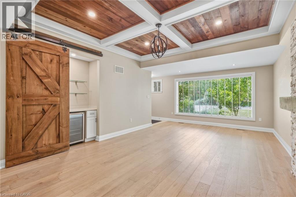 707 KING Road Unit# MAIN, Burlington — photo 3