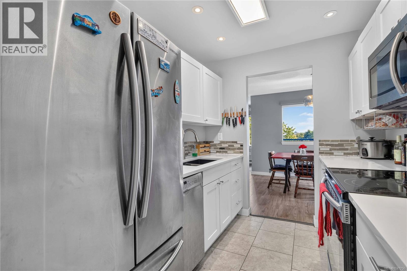 #405 103 Gorge Rd E - 14