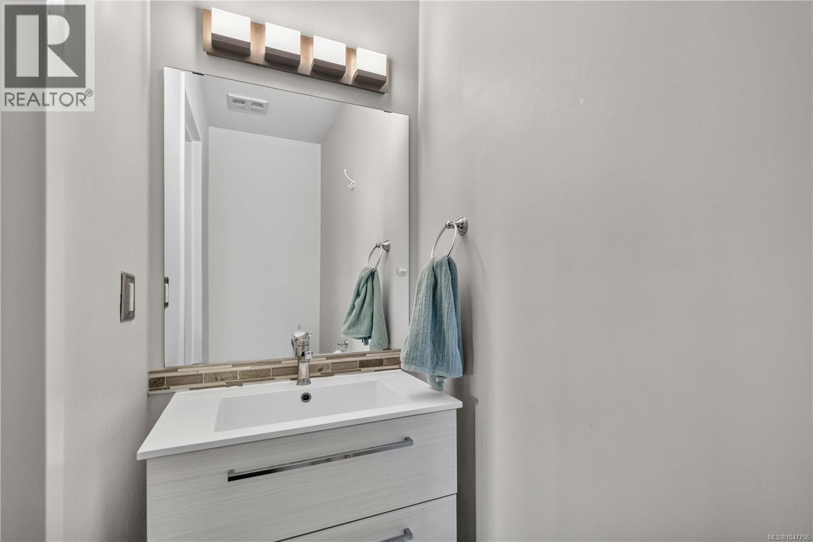 #405 103 Gorge Rd E - 23