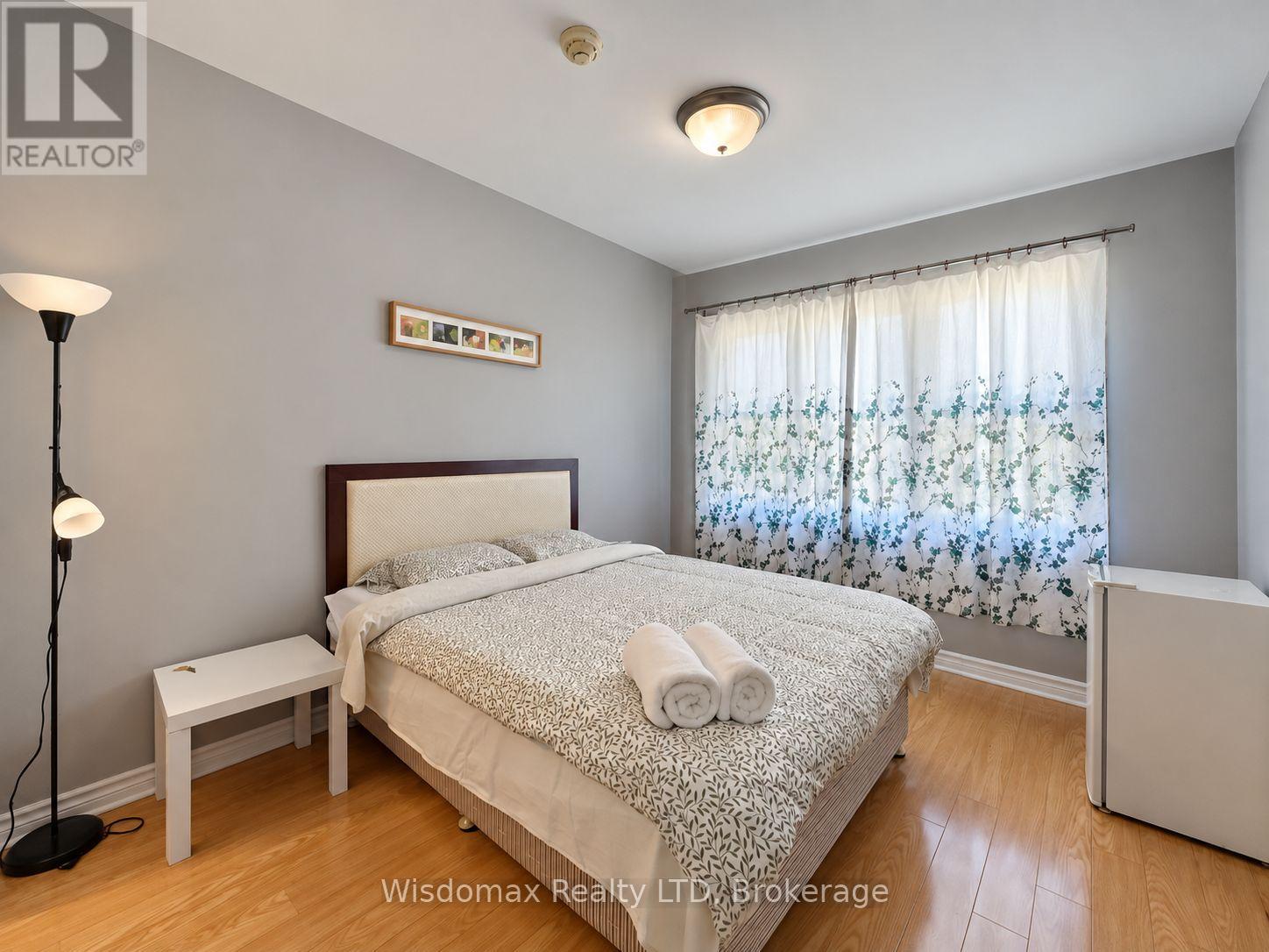 5306 Victoria Avenue — photo 30