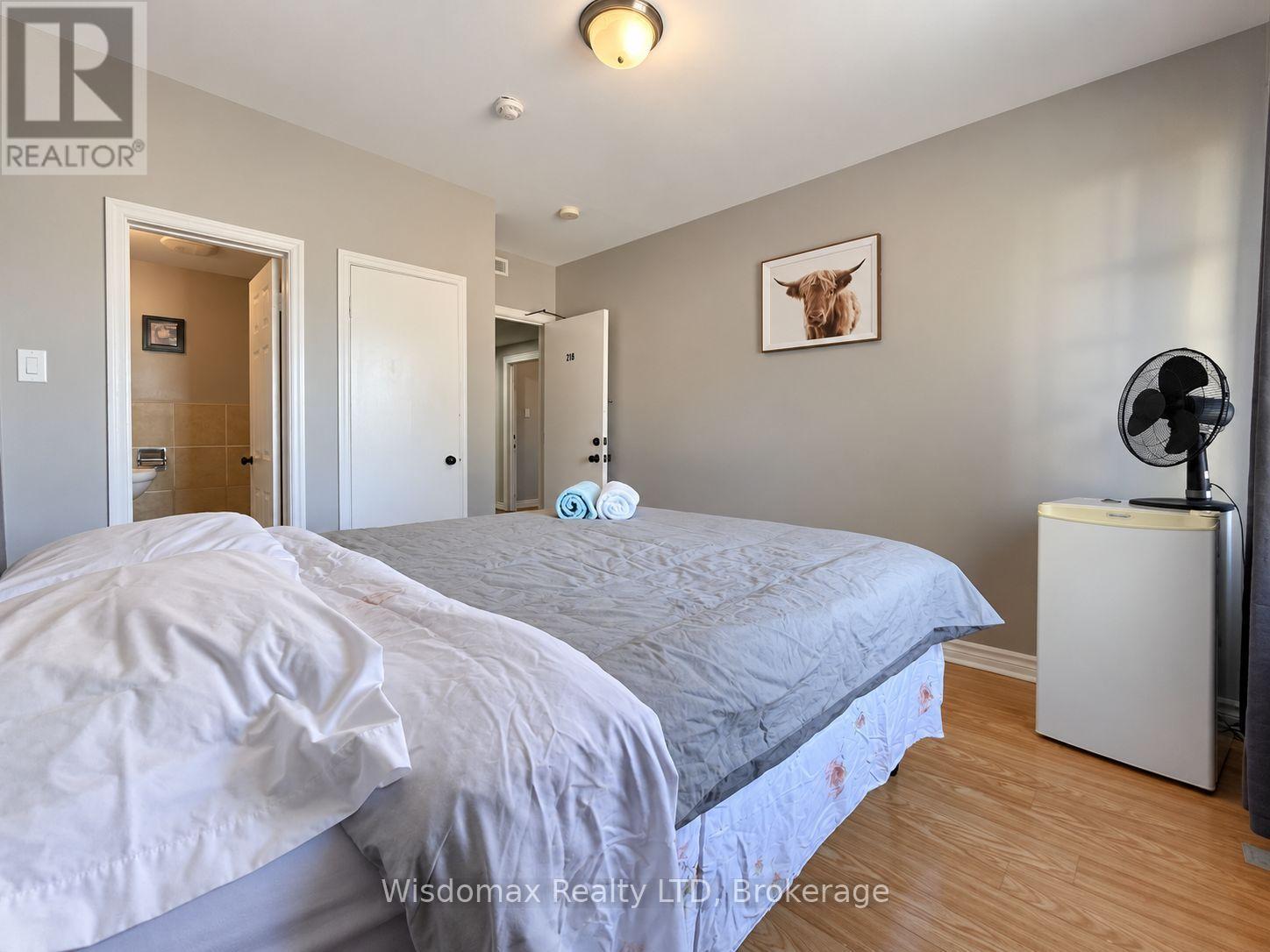 5306 Victoria Avenue — photo 31