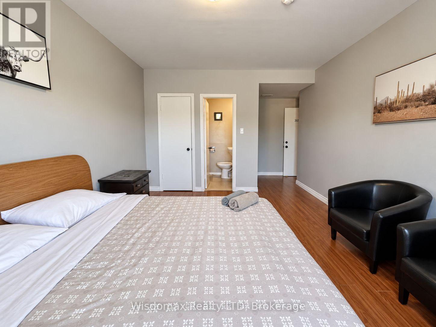 5306 Victoria Avenue — photo 34