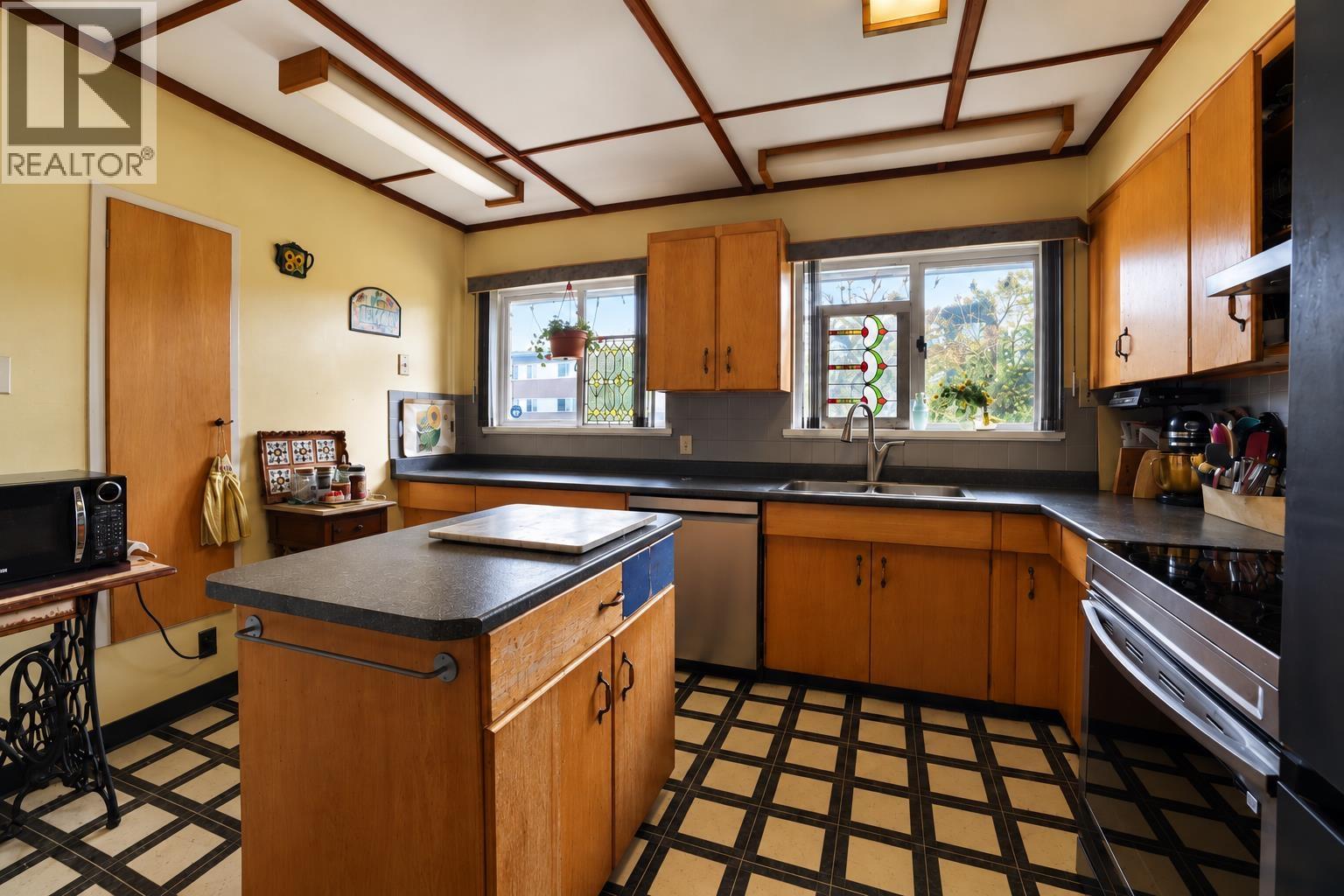 1516 ALBATROSS AVENUE - 3