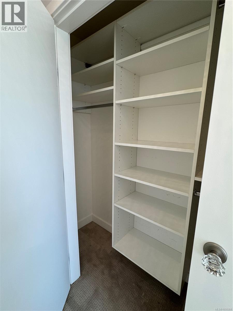#303 300 Belmont Rd - 17