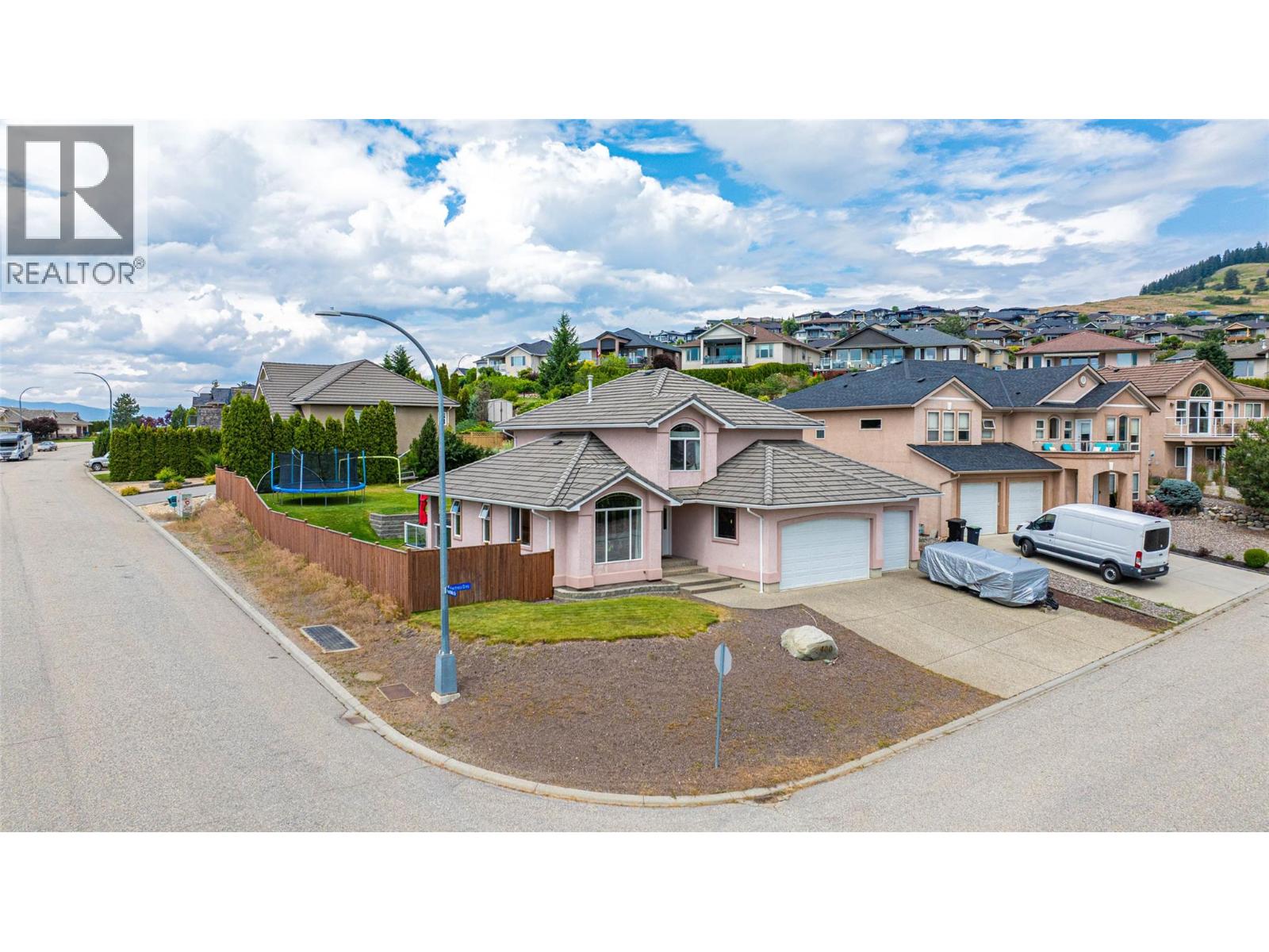 400 Fortress Crescent - 2