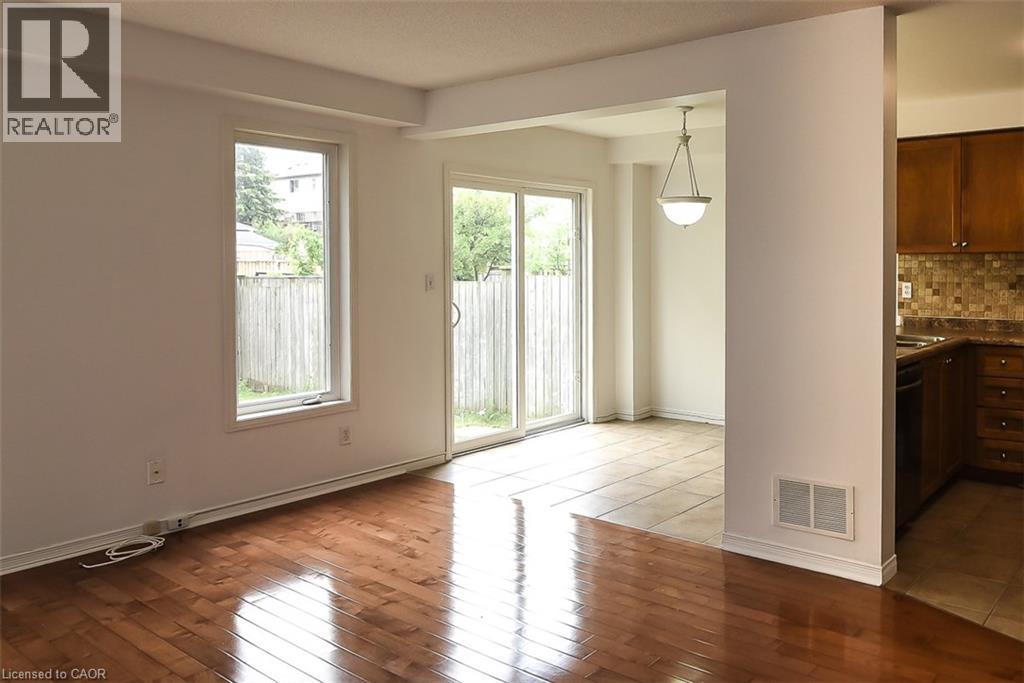 37 CORNERSTONE Drive, 10th Line Shore — photo 8