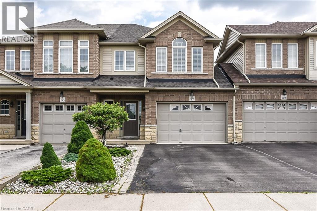 37 CORNERSTONE Drive, 10th Line Shore — photo 2