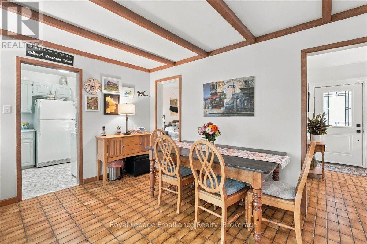 33 LESLEY DRIVE - 12