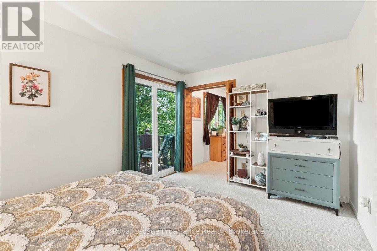 33 LESLEY DRIVE - 24