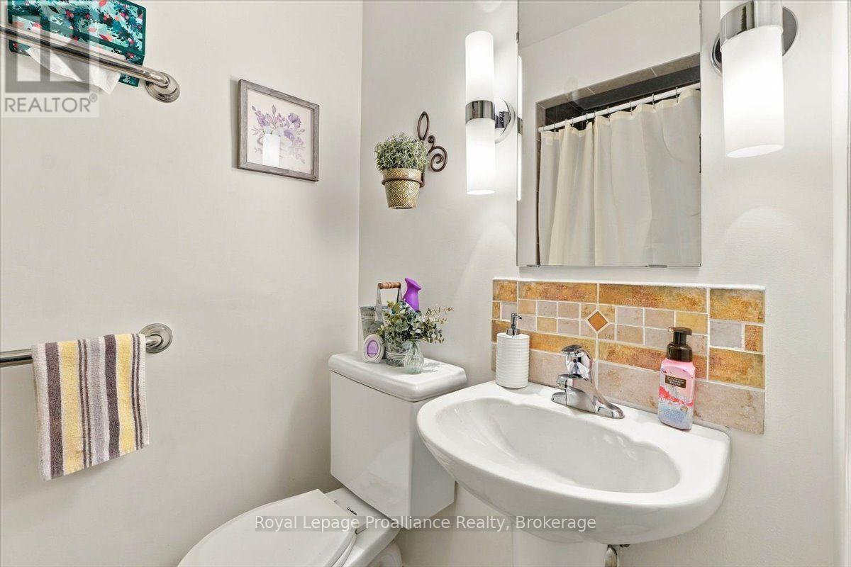 33 LESLEY DRIVE - 27