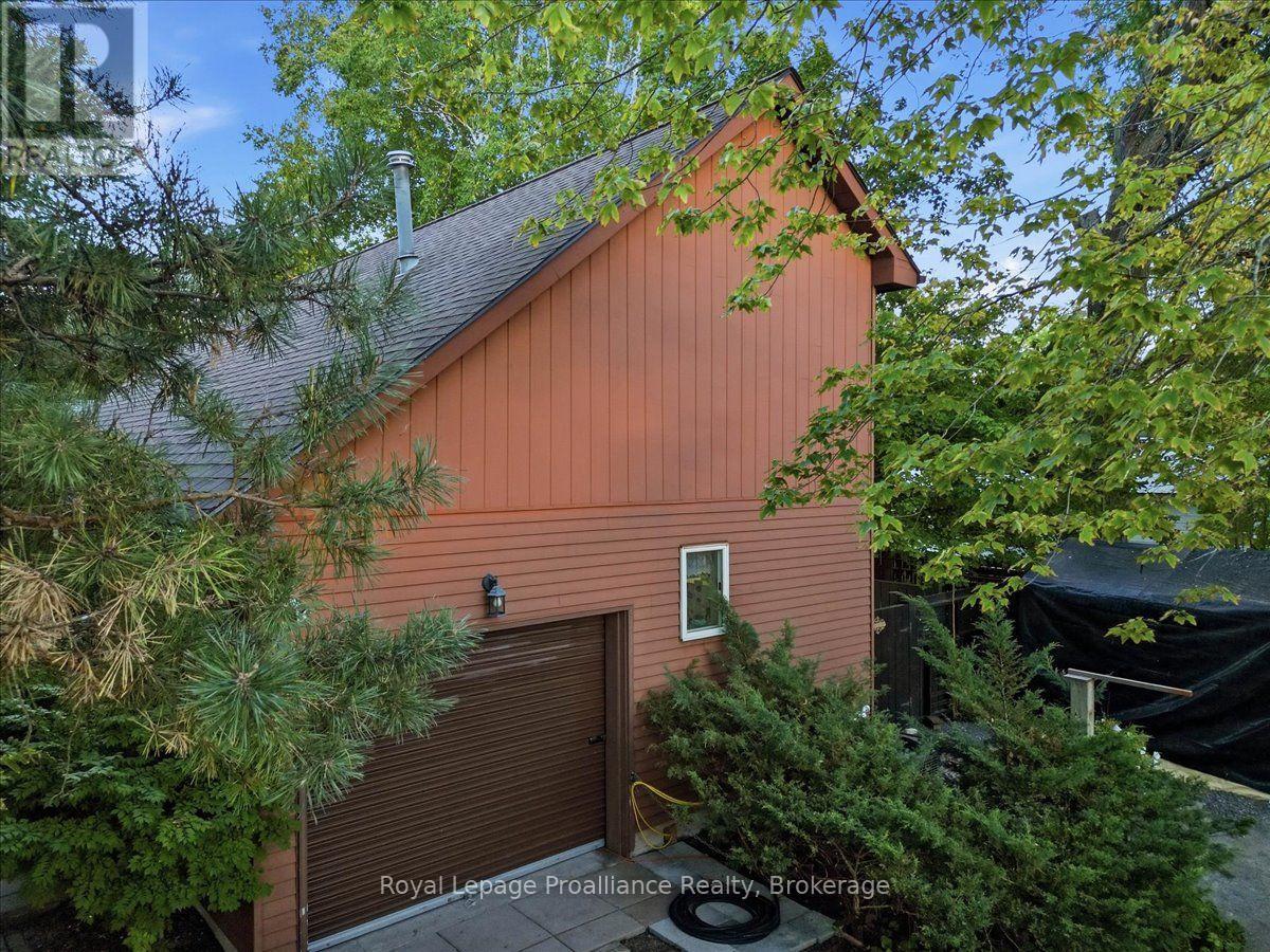 33 LESLEY DRIVE - 30
