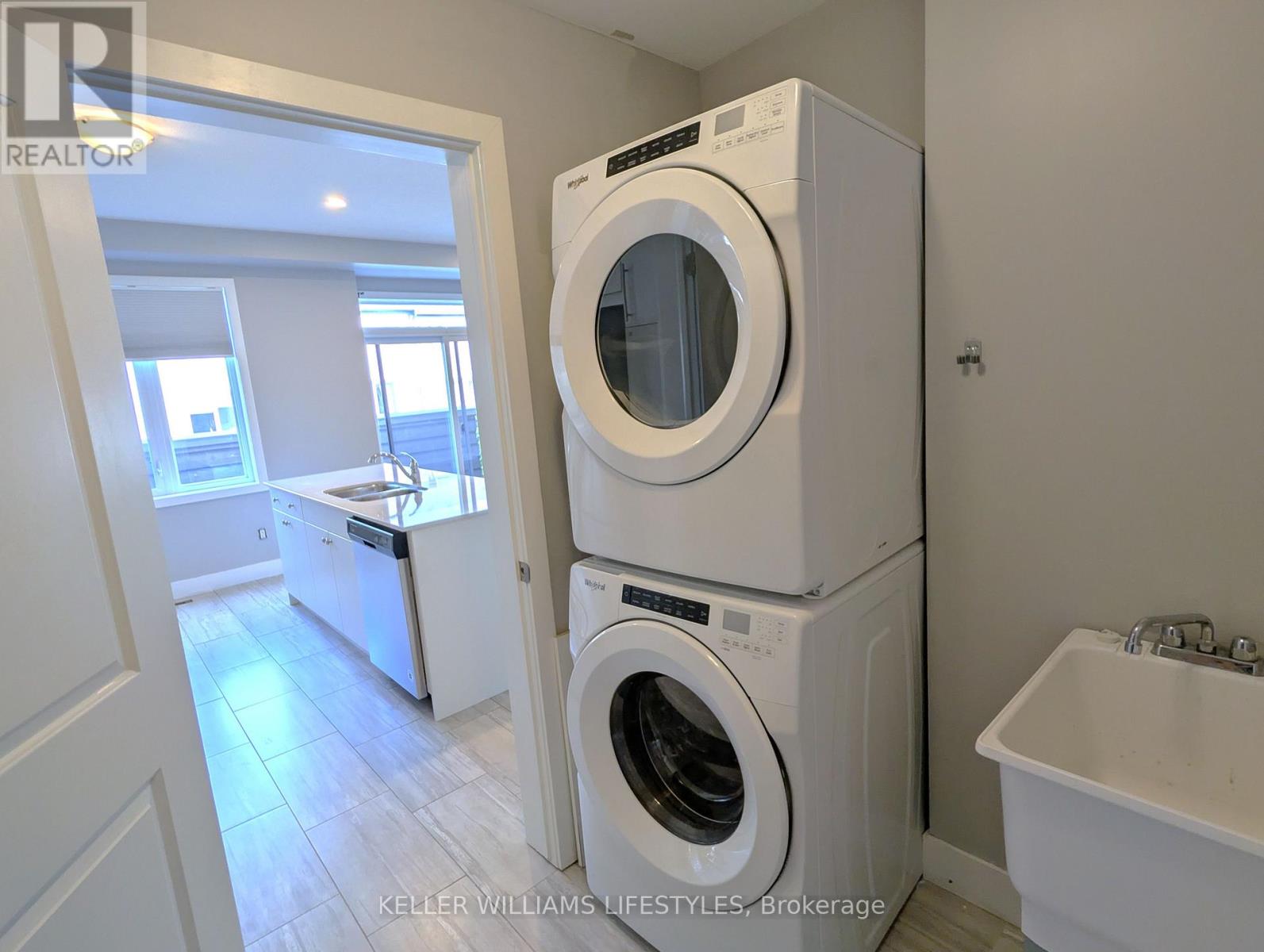 25 - 2070 MEADOWGATE BOULEVARD, London South (South U) — photo 7