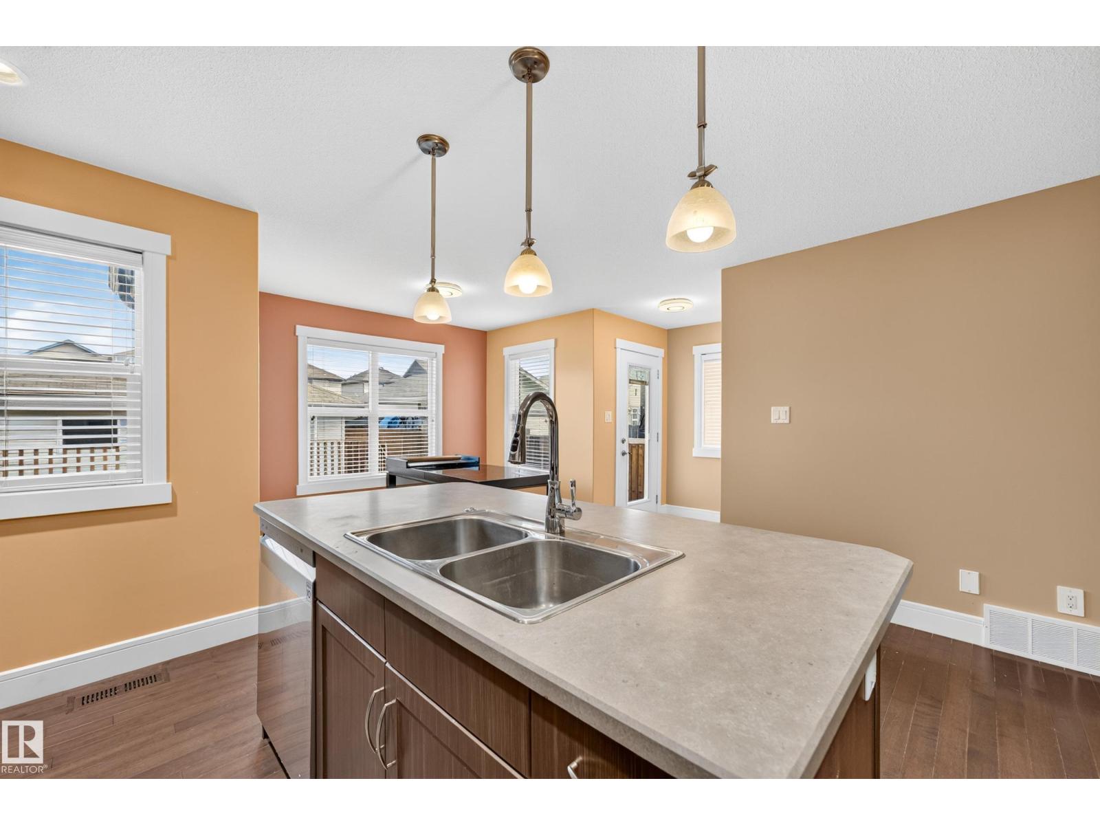 2904 19 AV NW - 10