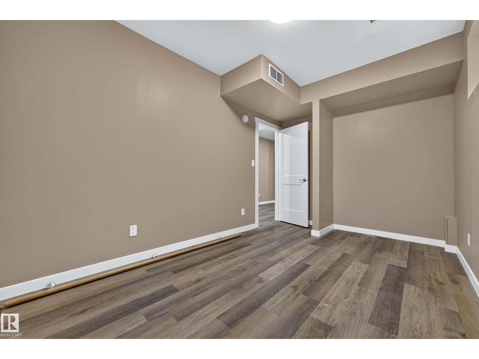 2904 19 AV NW - Image 29