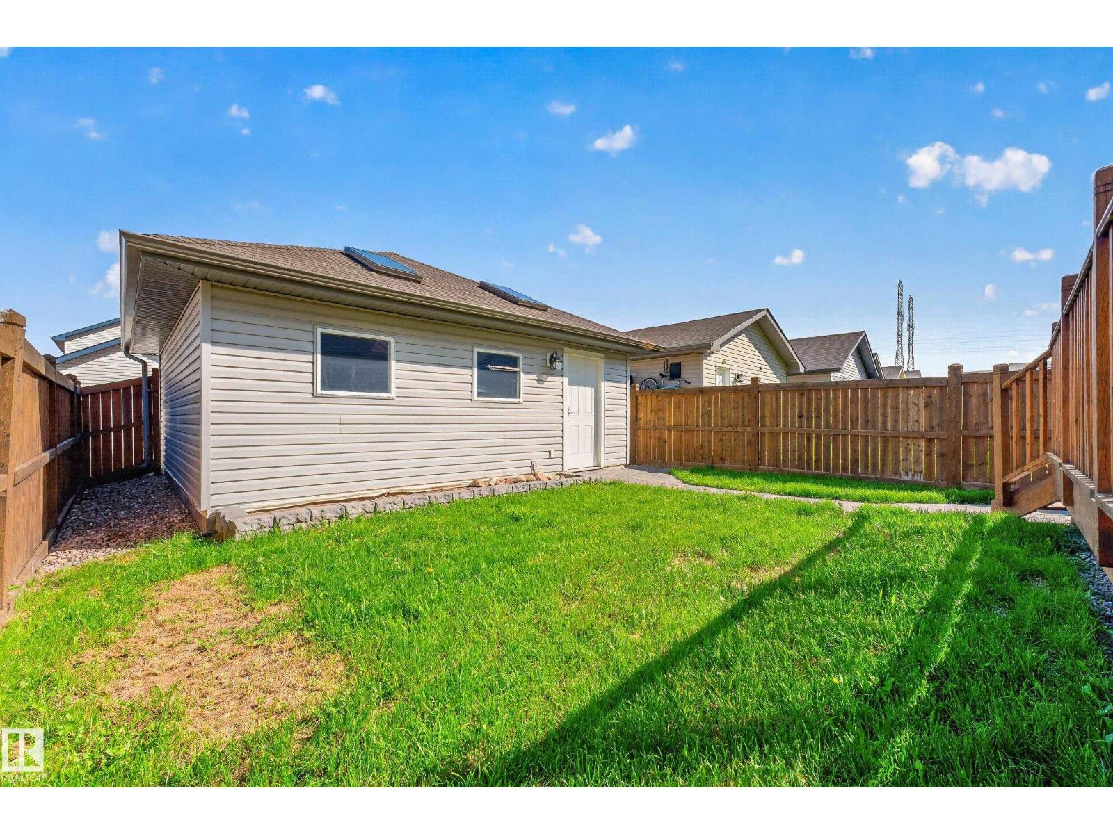 2904 19 AV NW - 35