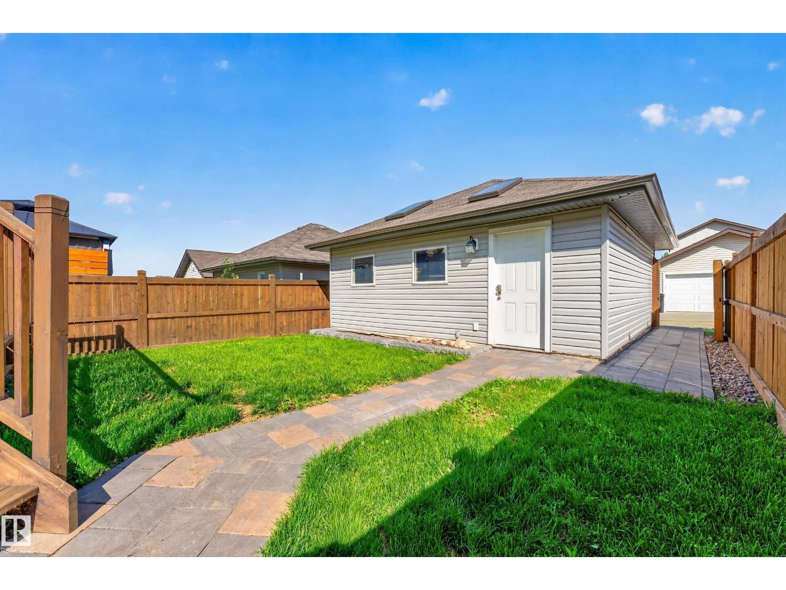 2904 19 AV NW - 36