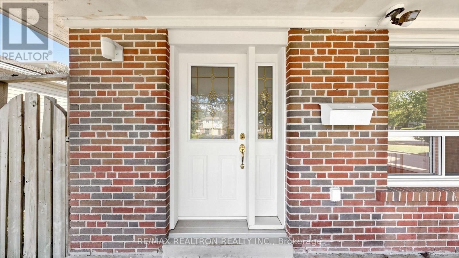 23 LESGAY CRESCENT, Toronto (Don Valley Village) — photo 4