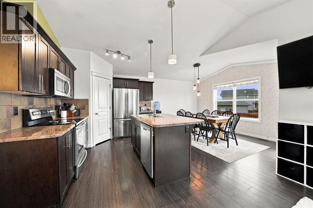 Listing photo – 106 25 Street, Rural Red Deer County