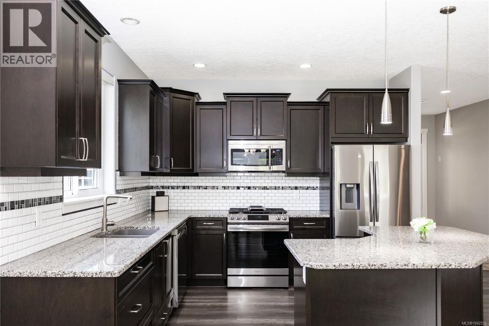 117 Strathcona Way - 10
