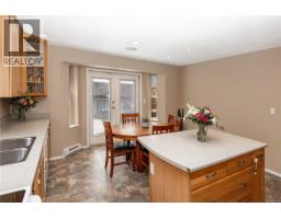 Primary Bedroom - 809 Willowcrest Rd, Campbell River, BC V9W5L1 Photo 10