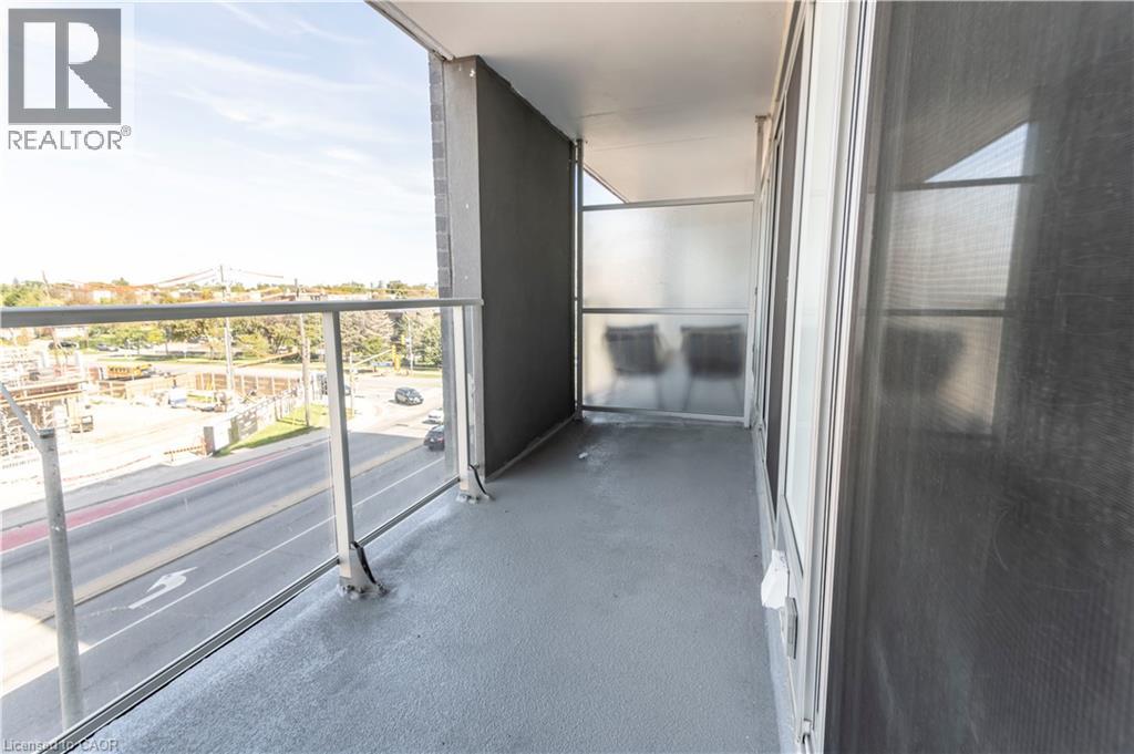 #E409 555 WILSON Avenue - 11