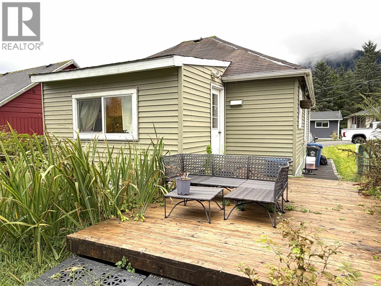 653 E 8TH AVENUE - Image 19