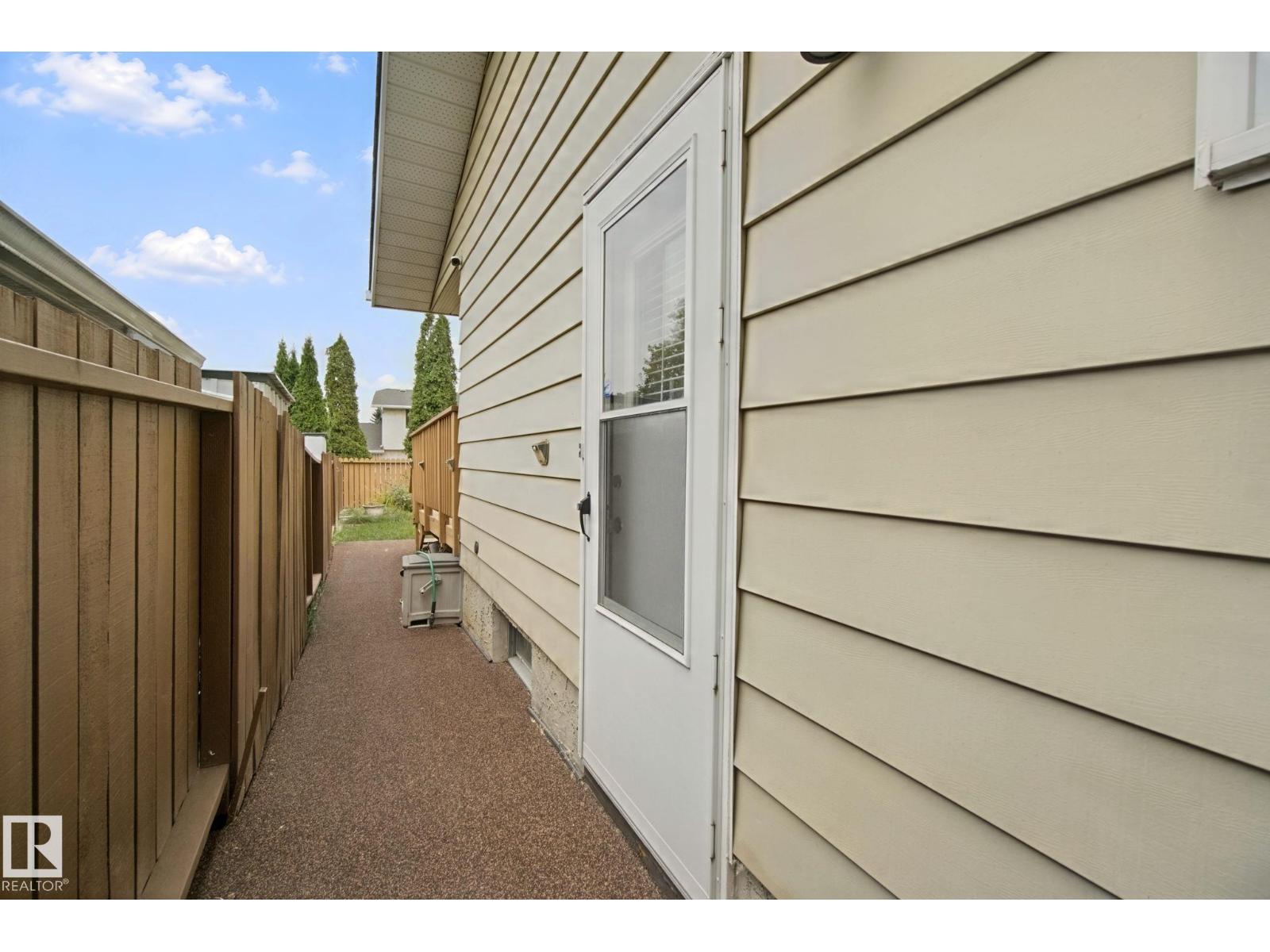 18525 86A AV NW - 63