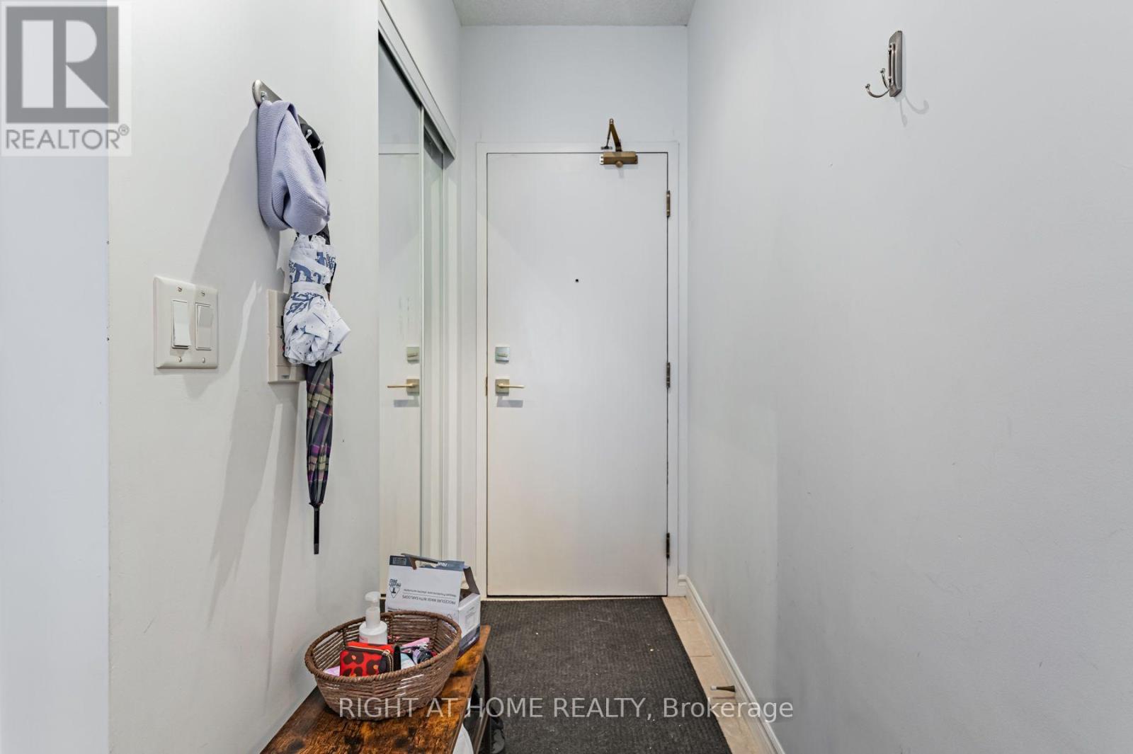 301 - 28 BYNG AVENUE, Toronto (Willowdale East) — photo 2