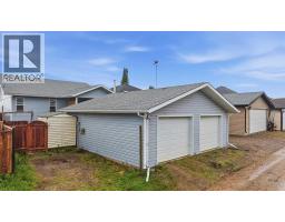 142 Robinson, Penhold, AB T0M1R0 Photo 32
