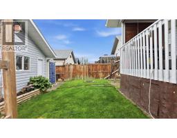 142 Robinson, Penhold, AB T0M1R0 Photo 37