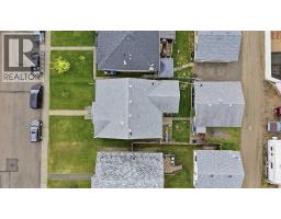 142 Robinson, Penhold, AB T0M1R0 Photo 34